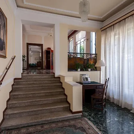 Byron Hotell 3*