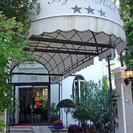 Hotell Byron 3*